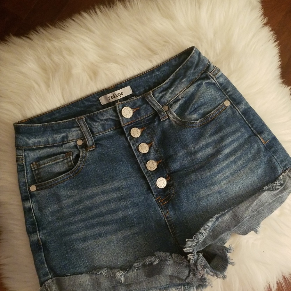 Size 4 Refuge high-waisted shorts
